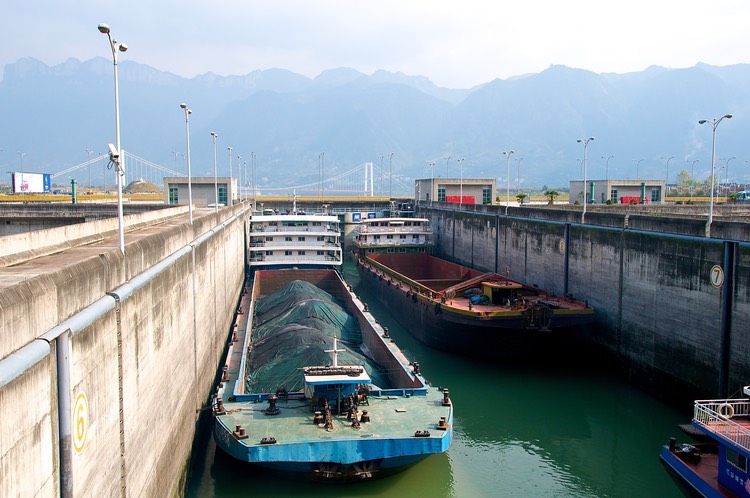 Three Gorges Dam Lock 1 rising